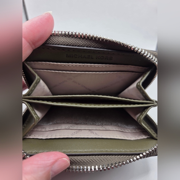 Michael Kors Olive Jet Set Travel Faux Leather Wallet/Cardcase - Picture 6 of 9